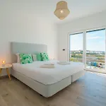 Silver With Ocean View فيلة